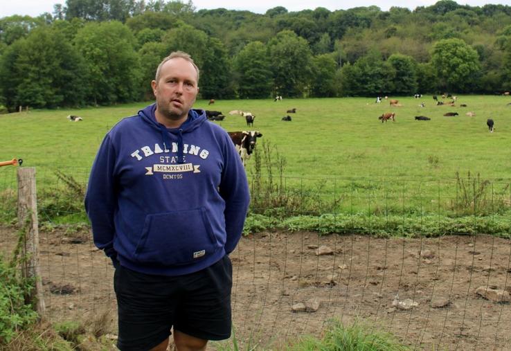 Avec son système converti au bio et en pâturage exclusif, Anthony Gilmas, éleveur laitier, pratique le stock sur pied pour de meilleurs résultats.