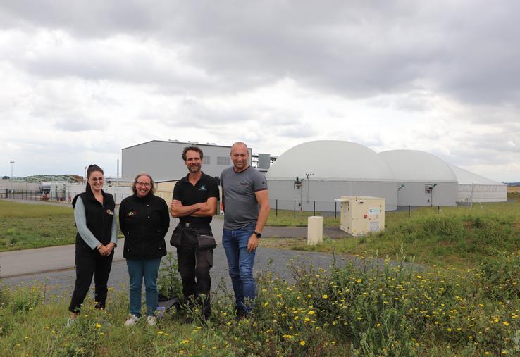 Alison Lenoury et Jennifer Marie, du GE 14, aux côtés de Nicolas Peigné et Josselin Bouilland, respectivement salarié et responsable d'Agri Métha Nacre.