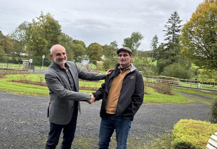 Dany Toussaint, directeur du lycée agricole de Saint-Lô Thère, a accueilli le 1er octobre, le nouveau directeur de l'exploitation, Xavier Crocqueveille.