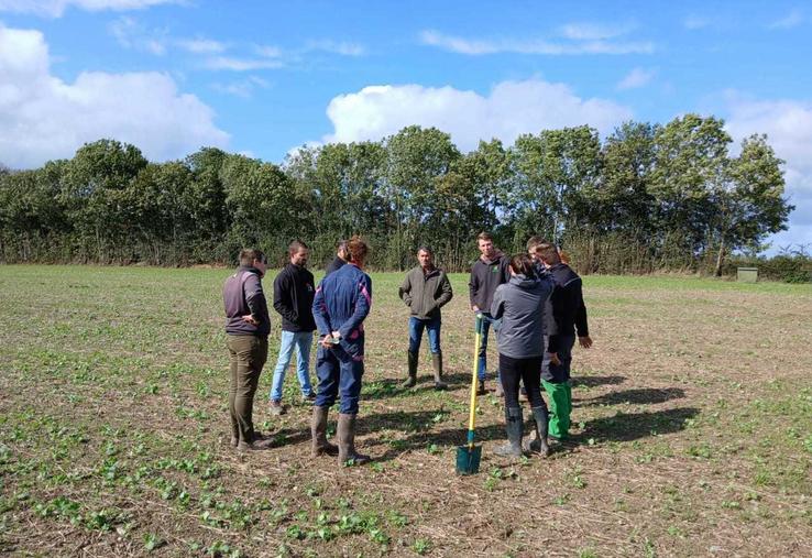 Le groupe cultures de l'antenne de Bayeux des Chambres d'agriculture s'étoffe doucement, mais sûrement. À l'issue de cette rencontre, il compte désormais huit présents.