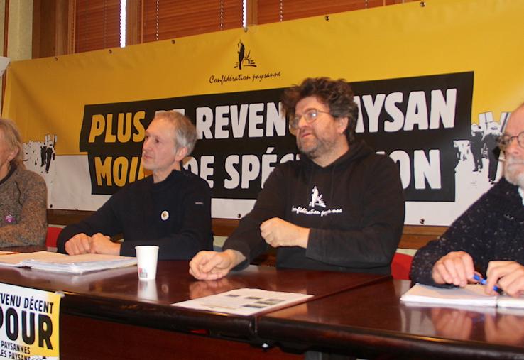 Patrick Hamelin, Stéphane Bourlier, Emmanuel Marie et Jean-François Godard. "Nous l'affirmons haut et fort. L'opposition à la majorité actuelle, c'est la Confédération paysanne. La Coordination rurale n'a présenté aucune motion lors de cette mandature qui s'achève".