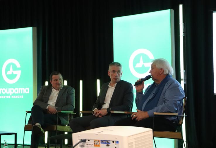 Les invités de la table ronde de la Fédération du Calvados de Groupama, de gauche à droite : Mathieu Fleury, président de Biocombustibles ; Alban Raffray, président du Sdrec ; Bruno François, conseiller départemental.