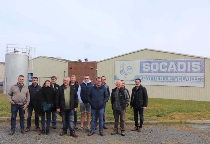 Le syndicat de race Blonde d'Aquitaine du Calvados s'est réuni en assemblée générale lundi 10 mars 2025. Au programme : découverte de la filière volailles avec la visite de l'abattoir de la Socadis à Plumetot.