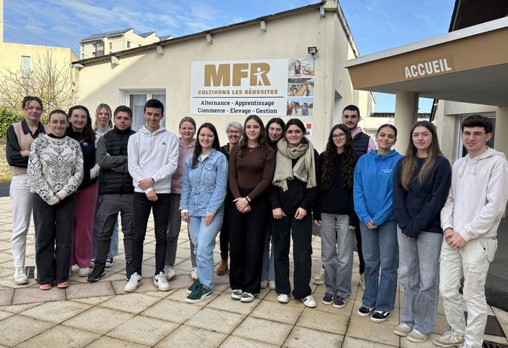 Seize jeunes de la MFR de Granville, épaulés par leur formateur, Mireille Tapin, ont conduit des actions en vue de valoriser les métiers de l'agriculture auprès d'un jeune public. Une demande formulée par le Comice agricole du canton de Bréhal.