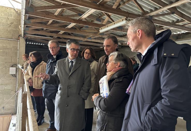 La directrice du lycée Agripôle de Saint-Hilaire-du-Harcouët, Marie-France Tapon, a fait le point sur les infrastructures, les formations et les enjeux du recrutement avec les élus locaux et régionaux.