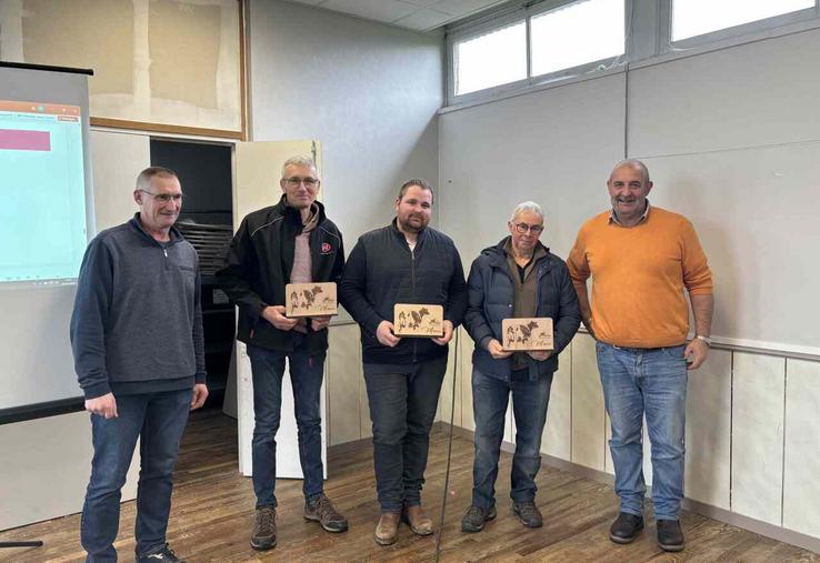Les coprésidents, Sylvain Nativelle (à gauche) et Gilles Bonnissent (à droite) entourent les trois administrateurs qui arrêtent : Franck Cottebrune, Raphaël Legendre et Jean-Luc Batard.