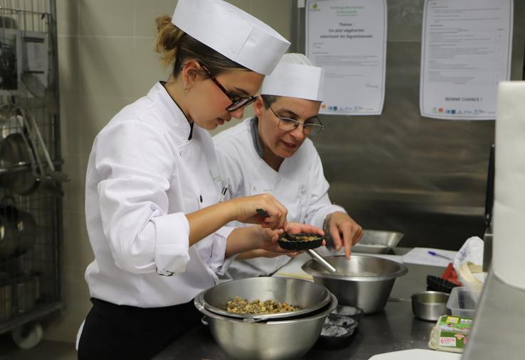 Le challenge Bien Manger en Normandie a fait son retour dans le Calvados, mercredi 21 mai à Ifs. Sur les sept chef(fe)s présent(e)s, six ont déjà participé l'an passé.