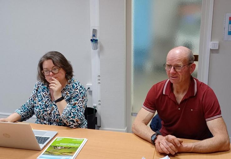 Laurent Deguelle, président de la section "agriculture biologique" de la FDSEA, aux côtés de Caroline Tostain, conseillère en AB à la Chambre d'agriculture.
