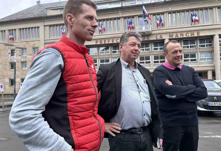 Luc Chardine, président des Jeunes agriculteurs de la Manche, Jean-Michel Hamel, et Rémi Paugam, respectivement président et secrétaire général de la FDSEA de la Manche, ont rencontré le préfet de la Manche le 27 mai au lendemain du vote de la motion de rejet du projet de loi dite "Entraves".