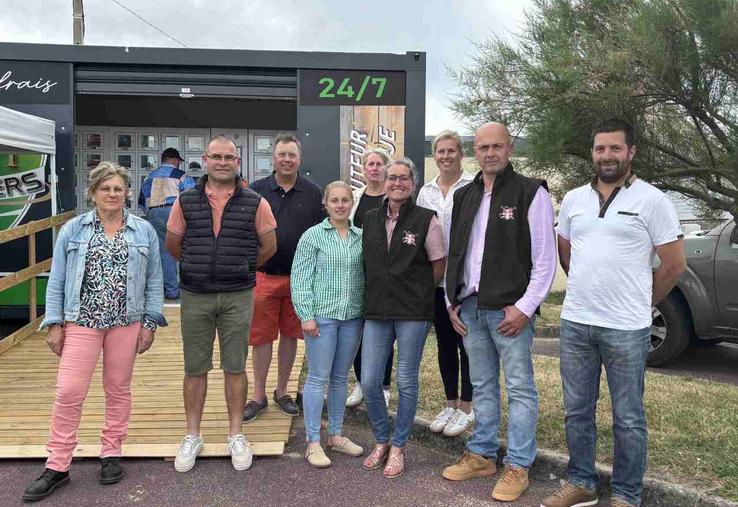 Les producteurs réunis autour de Laurent et Valérie Henry de LH Services. (absent : Antoine Maquerel)
