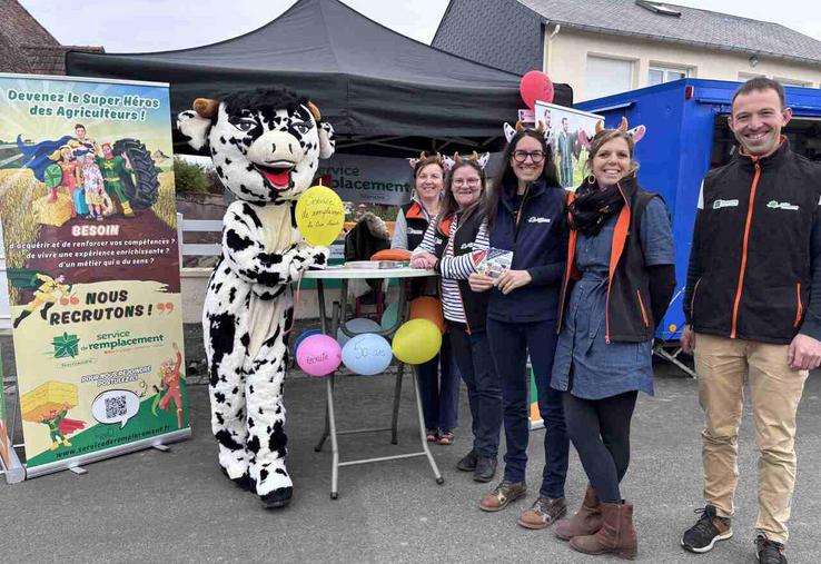 À la foire Saint Macé de Saint-James, les bénévoles ont fait la promotion de l'association de remplacement de La Croix Avranchin.