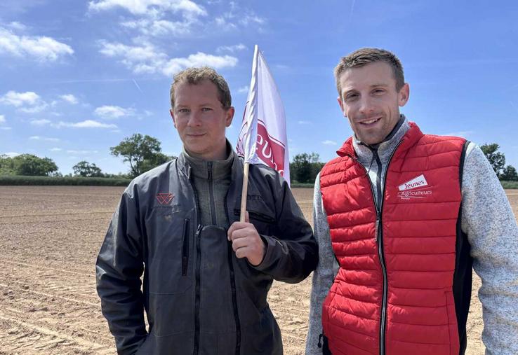Maxime Vaslin, président cantonal et Romain Duprey, président départemental du Festival des Jeunes agriculteurs, sont prêts à accueillir de nombreux visiteurs à Cretteville, sur le site de l'ancien aérodrome de la Seconde guerre mondiale.