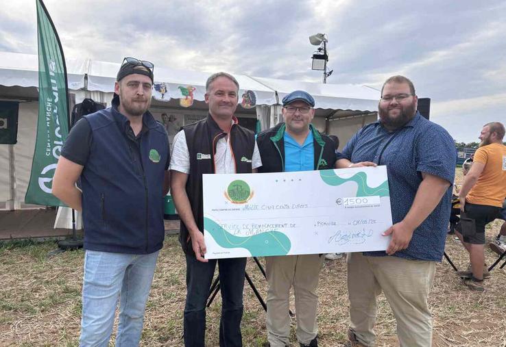 Ludovic Leroux, secrétaire Agri-Night, Arnaud Martinet, président du Service de remplacement de la Manche, Geoffrey Petit dit « Mello » et Julien Datin, co présidents d'Agri- Night.