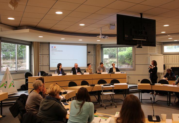 Une table ronde a permis de mettre en lumière l'importance d'assurer ses cultures. Tous les intervenants (DDTM, Groupama, Chambre, Crédit Agricole) s'accordent à dire que l'assurance MRC (multirisques climatiques) est essentielle dans un contexte où l'on observe un nombre accru d'aléas climatiques. Selon Groupama, un contrat MRC sur deux a été sinistré l'année dernière. Antoine Bossuyt, président des JA 14 et sinistré non-assuré, enjoint quant à lui les agriculteurs à s'assurer.