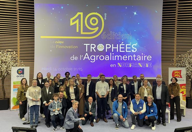 "L'IA n'est plus pour demain. Déjà 10 % de la population mondiale utilisent Chat GPT, quand 62 % des grands groupes y ont recours pour leurs processus d'achats", lance Mathieu Borgé, expert de l'IA générative, à l'attention de l'auditoire lors de la 19e édition des Trophées de l'Agroalimentaire 2025.