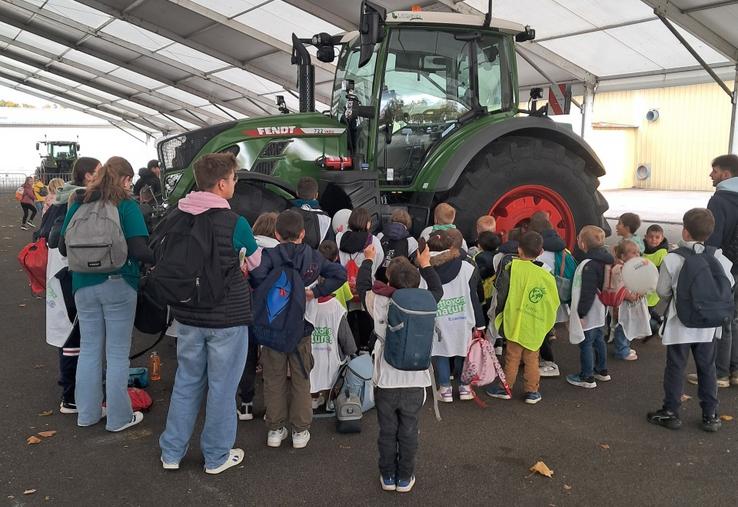 Au Salon tous paysans, les enfants ont pu faire, entre autres, des baptêmes de tracteurs. De quoi laisser des souvenirs à toutes les petites têtes blondes.