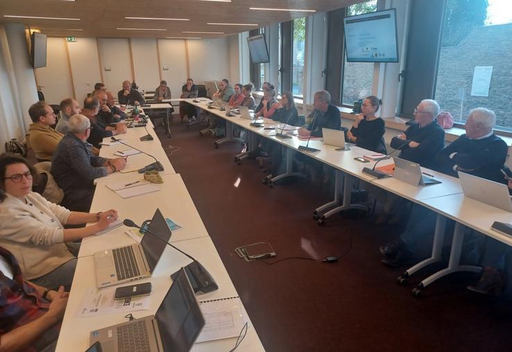 Une vingtaine de personnes a participé à la réunion bilan sur l'appel à projet régional "Normandie Haie", orchestré par Saint-Lô Agglo. La profession agricole y était présente.