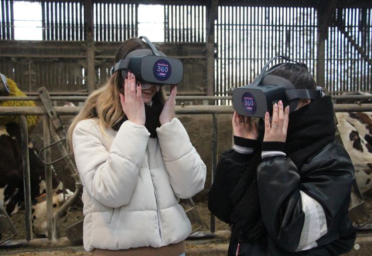 La Mission Locale d'Alençon a mis à disposition des visiteurs des casques virtuels qui présentent de manière immersive les métiers autour de l'agriculture.