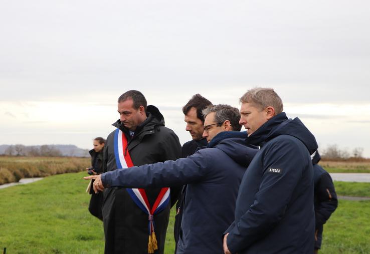 Christophe Blanchet, député du Calvados et coprésident du groupe d'études sur la chasse à l'Assemblée Nationale, a invité Mathieu Lefèvre, ministre délégué chargé de la Transition écologique, pour une 1re visite de gabion.