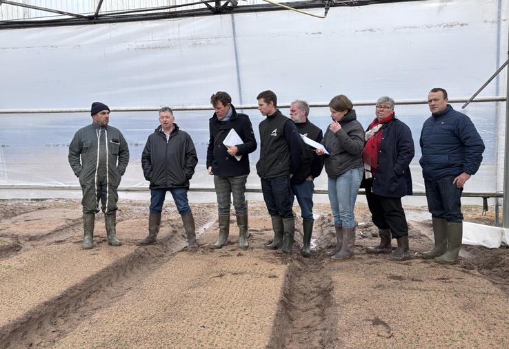Serge Quentin, maraicher sur la commune des Pieux, a reçu une délégation de la Chambre d'agriculture, de la DDTM et de la MSA, afin d'évoquer les dégâts engendrés par la tempête Goretti sur ses serres.