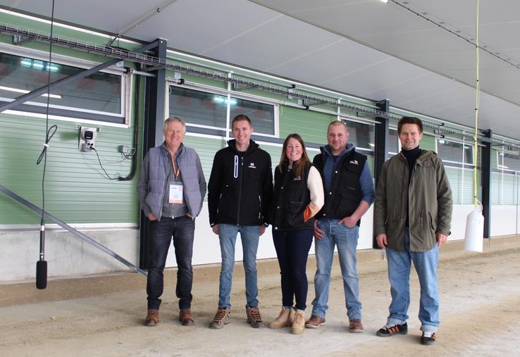 Alain Salmon, responsable technique et commercial volailles de chair des Entreprises Michel ; Valentin Durand, Pauline et Valentin Neel, éleveurs et Nicolas Leduc, technicien avicole Ets. Michel.