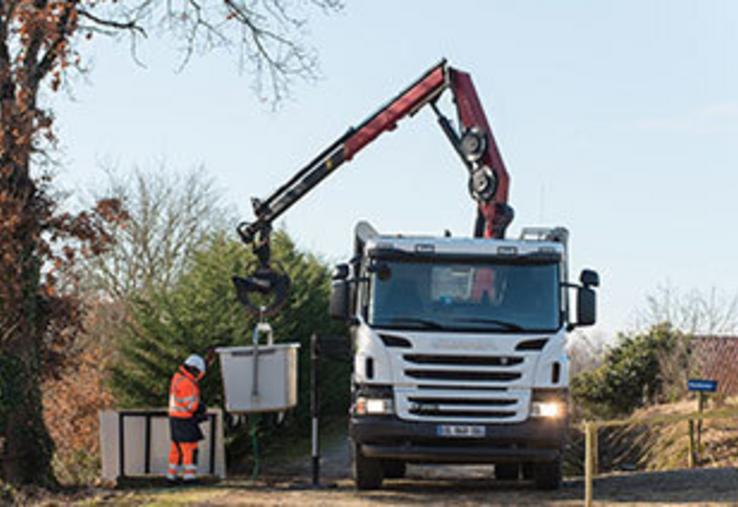 En cas d'épisode sanitaire, lorsque l'usine la plus proche est saturée ou que des contraintes locales empêchent l'accès, des transferts sont organisés vers une autre unité. Dans le cas récent ayant concerné l'Orne, les cadavres DNC ont été dirigés vers Saint-Langis.