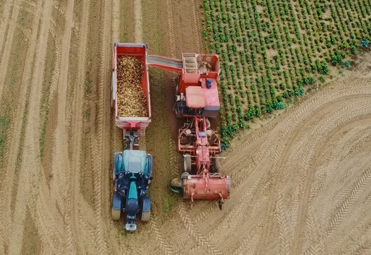 Quatre-vingts personnes se sont déplacées mercredi 14 janvier 2026 au ciné débat au MoHo de Caen à l'occasion du documentaire "Semer et récolter" d'Éric le Roch.