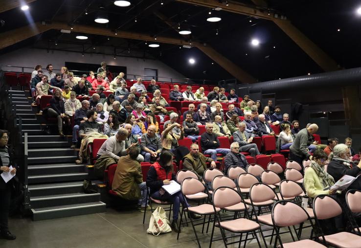 Une centaine de personnes est venue assister à la conférence intitulée "Et si on pouvait cultiver l'eau ?" animée par Samuel Bonvoisin, agronome, conférencier, consultant et formateur.