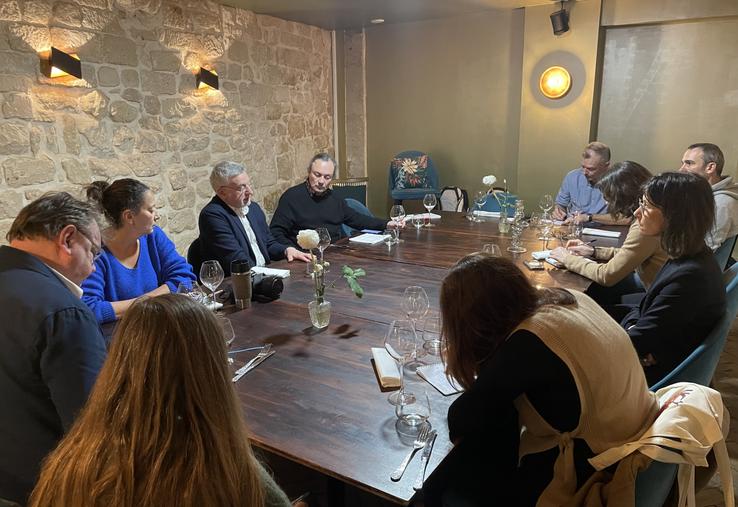 Jean-Louis Benassi, directeur de l'Unicid et de l'IFPC, a animé le déjeuner presse. Il était accompagné de Julien Chesnais, producteur de cidres en Ille-et-Vilaine (35).