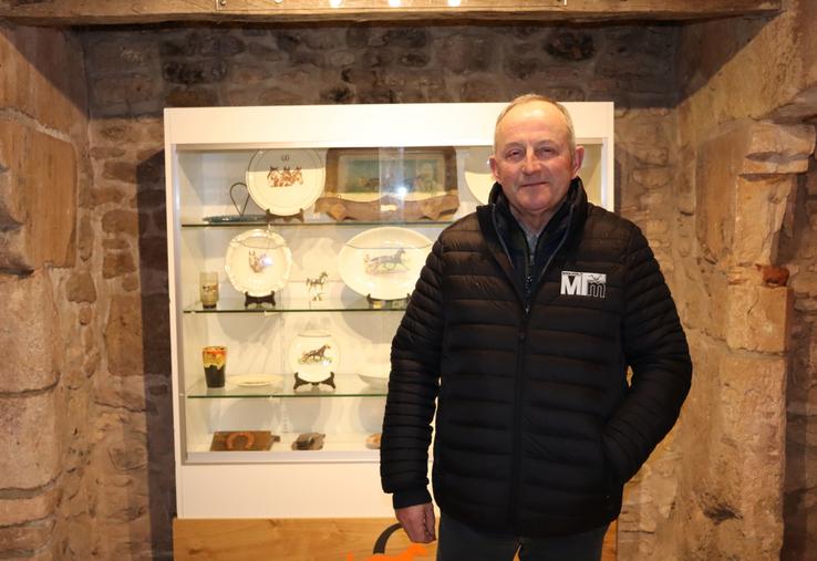 Après avoir été driver, éleveur et entraîneur Jean-Pierre Thomain est retraité. Depuis 3 ans bientôt, il est à la présidence de l'hippodrome de Graignes. Conscient des difficultés que traverse la filière, il met tout en œuvre pour continuer à la faire vivre.