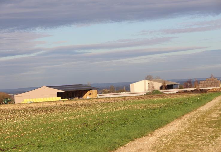 "L'étude du bâti agricole offre une lecture concrète et visible des grandes transformations du monde agricole", indique Philippe Madeline.