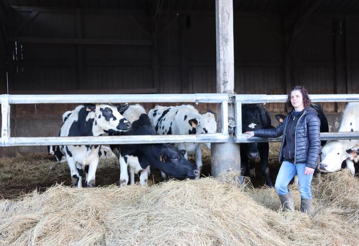 Aurélie Suzanne est installée depuis 2015 à Belforêt. Elle est à l'origine de la création de la SAS Pur Perche qui fabrique et commercialise des produits laitiers (yaourts, camembert, tomme) issus du lait des fermes des associés.