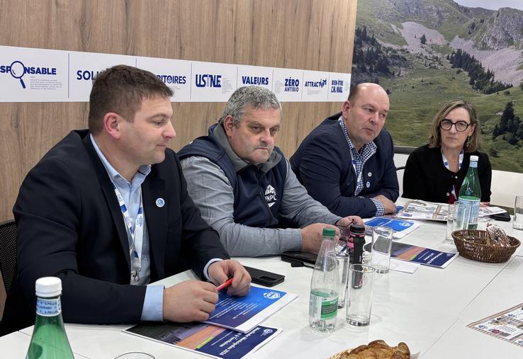 Yohann Barbe, président de la FNPL aux côtés de Stéphane Joandel, secrétaire général, Ludovic Blin, 1er vice-président et Marie-Andrée Luherne, vice-présidente, a fait le point dès le début du Salon de l'Agriculture sur la filière laitière.