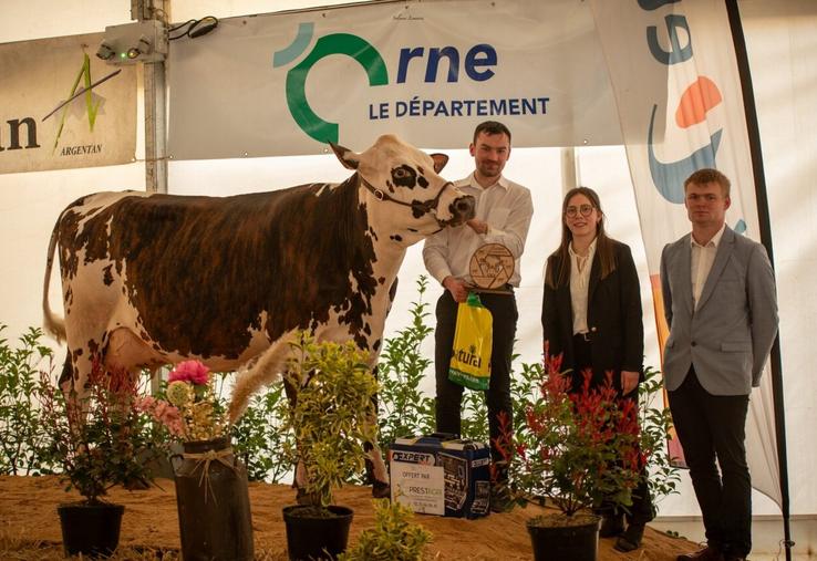 Tom Dumesnil, grand champion des jeunes présentateurs.