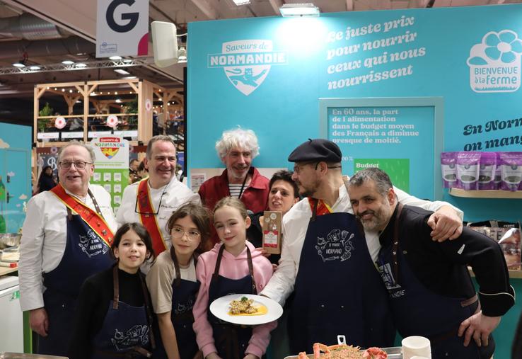 Prestation coordonnée entre Saveurs de Normandie, Normandie fraîcheur mer, La Ferme Ô Vaux et les disciples d'Escoffier pour élaborer un plat 100 % normand et gourmand !