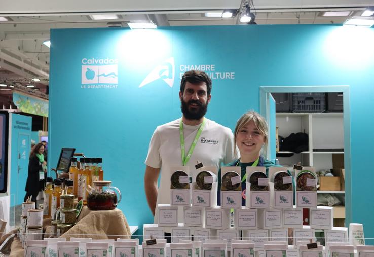 Iulia Khramtsova et Yann Lefaux ont présenté leurs nombreux produits élaborés à base de plantes aromatiques : tisanes, vinaigres, moutardes...