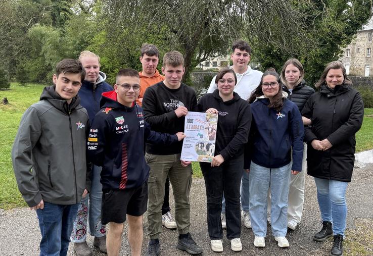 Maxence, Théophile, Sacha, Lilly, Joséphine, Louis, Antoine, Amandine, Romane, Eline et Etienne créent ensemble un mini festival à l'Abbaye de Montebourg le 30 mai.
