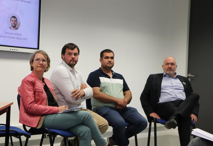 "La Normandie est une région agricole. La structuration des aides est très favorable aux projets agricoles", constate Noémie Aubrays, au premier plan, à côté de Nicolas Langin, Jean-Baptiste Filmont et Jean-Yves Batard (CA Normandie).