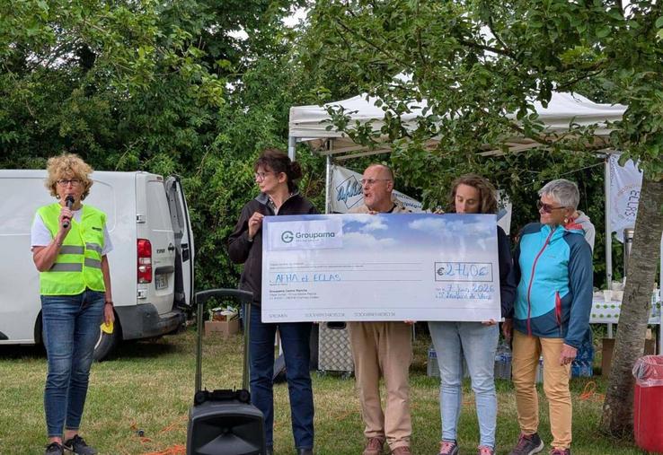 Brigitte Hurault, vice-présidente de la Fédération de la Manche et Référente de la Fondation, a pu remettre un chèque de 2 740 € aux associations. 