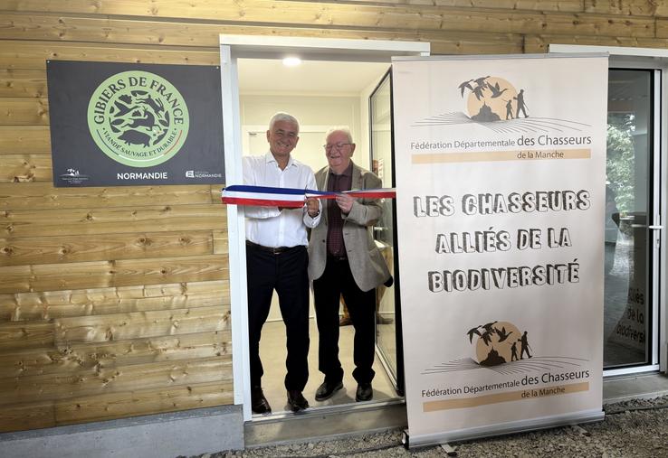 Hervé Morin, président de Région Normandie, aux côtés de Gérard Bamas.