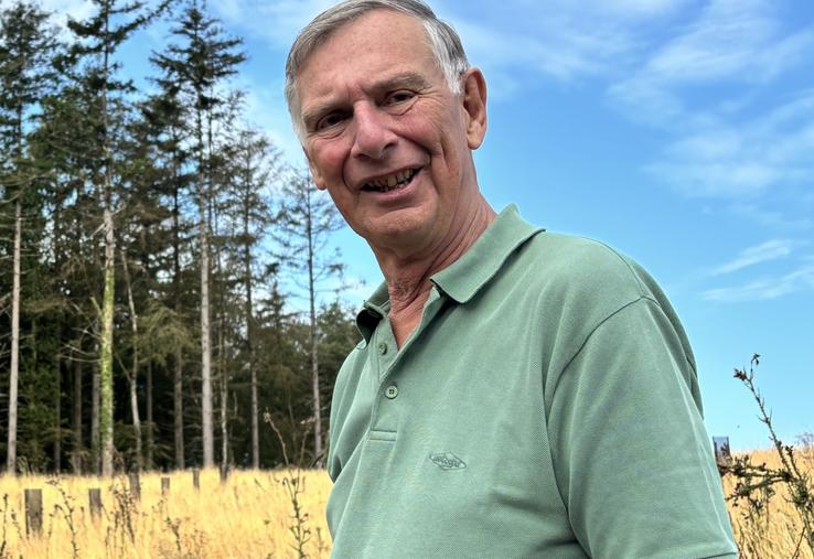 Aymeric Cauvel de Beauville a replanté différentes essences sur plus de 4 ha, là où était passée la tempête Ciaran en novembre 2023. Mais la sécheresse pourrait mettre à mal ces jeunes plants.