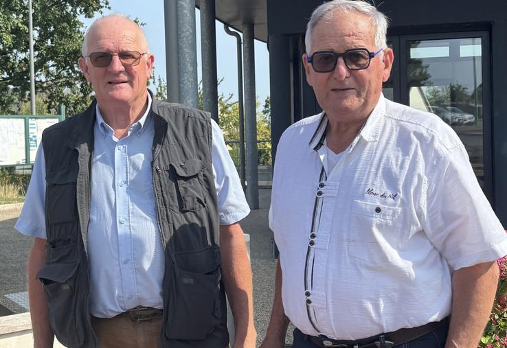 Après 7 ans à la présidence de l'Amoma (association de membres de l'ordre du mérite agricole), Guy Tesnière (à droite) a passé la main à Eric Lecler le 21 juillet.