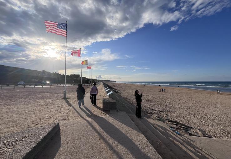 Omaha Beach fait partie des sites inscrits, déjà très protégé. Mais, en rétro-littoral se trouve la zone tampon de 3 000 km2 où l'Unesco attend "un surcroît de protection".