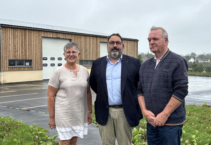 Le nouveau directeur, Antonio Veloso, entouré de son adjointe, Carole Guns et le président, Jean-Yves Duplenne.