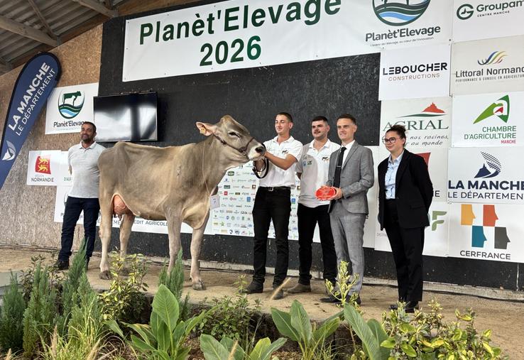 Le juge, Guillaume Moiziard, a titré Mémo Vanity, appartenant à l'EARL Leménorel, championne 2026 de Lessay.