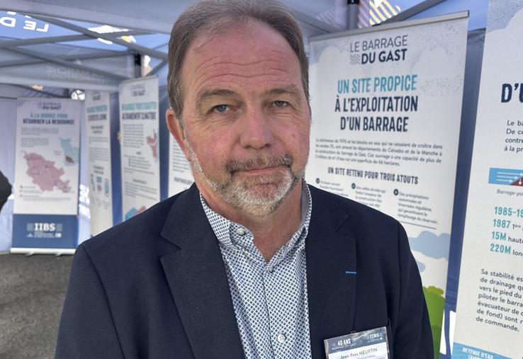 "Demain, les gens vont se nourrir de ce qu'ils voient défiler sur leur téléphone ? Ou des productions agricoles qui auront parfois besoin d'être irriguées ?" demande Jean-Yves Heurtin.