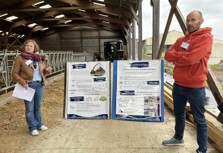 Aude Gaillard, présidente de l'OP Lait Baie & Bocages et Arnaud Isambard, administrateur, retracent l'historique tout en apportant les perspectives pour les éleveurs.