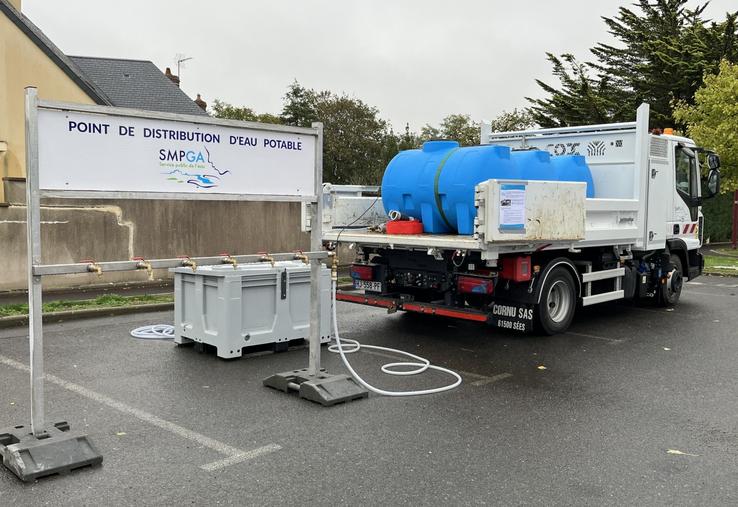 La citerne, installée sur la place de la mairie de Carolles, a très peu servi.