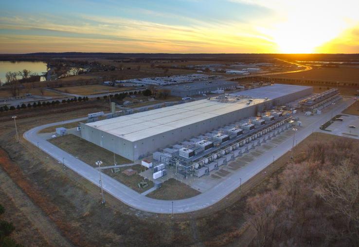 A quoi ressemble un centre de données hysperscale : voici un data center de Google, aux Etats-Unis, dans l'Iowa. 