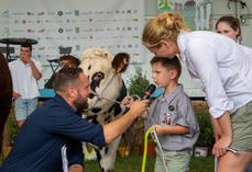 Vincent Lecoq, conseiller élevage allaitant chez Littoral Normand, sera aux commandes du ring de Vachement Caen, dimanche 15 septembre. Il donnera de la voix au micro pour animer la journée. Objectif : dépoussiérer l'image agricole auprès du grand public.